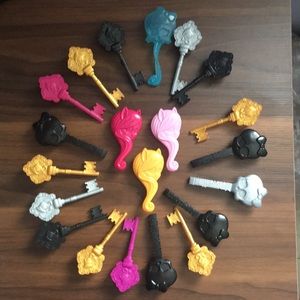 Mixed lot of 21 doll brushes Monster High etc